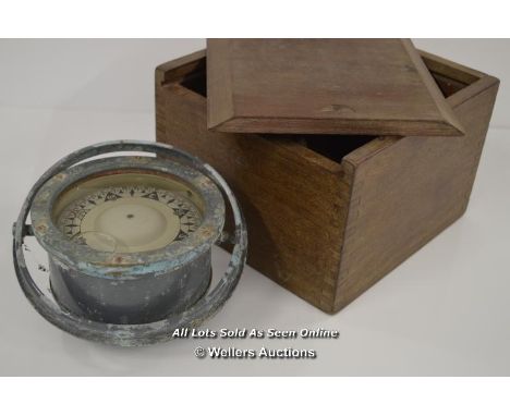 *VINTAGE SESTREL SHIPS COMPASS IN ORIGINAL MAHOGANY CASE [LQD197]