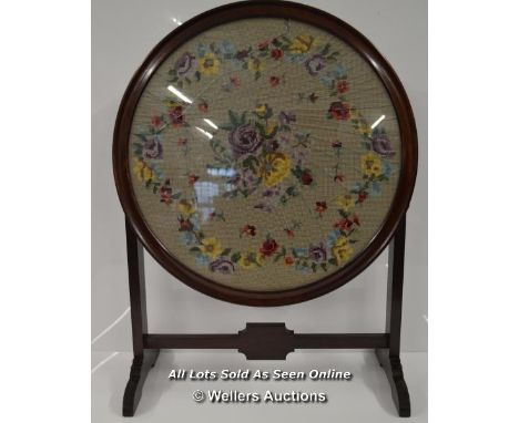 *MAHOGANY TILT TOP FIRESCREEN WITH EMBROIDERED PANEL  / DAMAGED GLASS [LQD197]