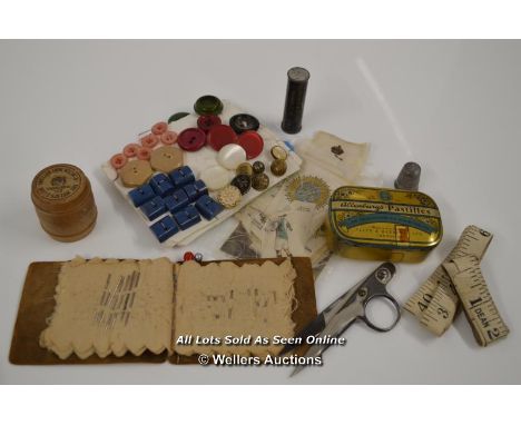 VINTAGE SEWING ITEMS INCLUDING THIMBLES, PATCHES AND BUTTONS 