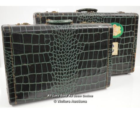 *VINTAGE PAIR OF AMERICAN CROCODILE SUITCASES 1950 WITH ORIGINAL INTERIOR [LQD197]