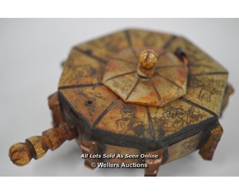 *VINTAGE CHINESE SNUFF BOX WOOD AND BONE SIGNED [LQD197]