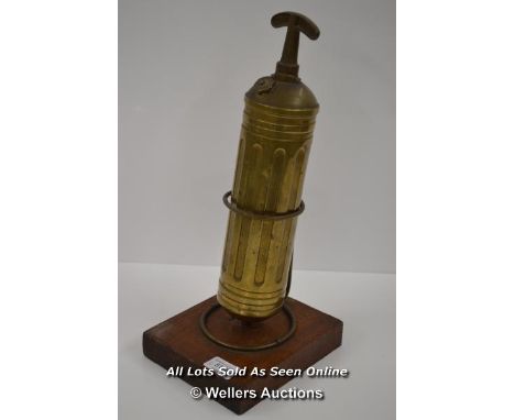 *VINTAGE BRASS FIRE EXTINGUISHER ON STAND  [LQD197]
