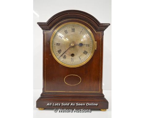 *MAHOGANY BRASS INLAY MANTEL CLOCK / 30CM HIGH, WITH KEY  [LQD197]
