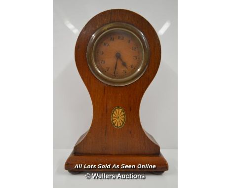 *ANTIQUE-EDWARDIAN-SMALL MAHOGANY KEY WIND BALLOON STYLE MANTLE CLOCK / 16.5CM HIGH  [LQD197]