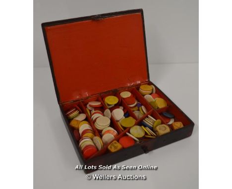 *VICTORIAN PAPIER MACHE BOX BONE GAMING COUNTERS VINTAGE GAMES COMPENDIUM / 13CM WIDE  [LQD197]