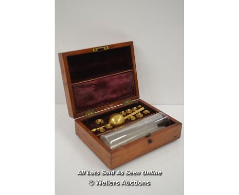 *SIKES BUSS HYDROMETER SET IN FITTED MAHOGANY CASE VINTAGE  / CASE 13 X 10 X 4.5CM  [LQD197]