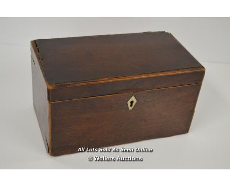 *GEORGIAN MAHOGANY TEA CADDY WITH KEY / IN NEED OF RESTORATION, 23 X 13 X 12CM  [LQD197]