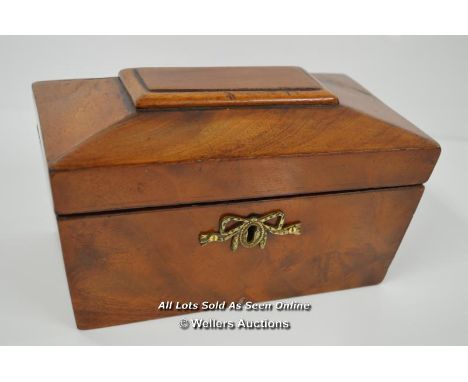 *VICTORIAN FLAME MAHOGANY TEA CADDY / 20 X 12 X 11CM. WITHOUT LIDS AND KEY  [LQD197]