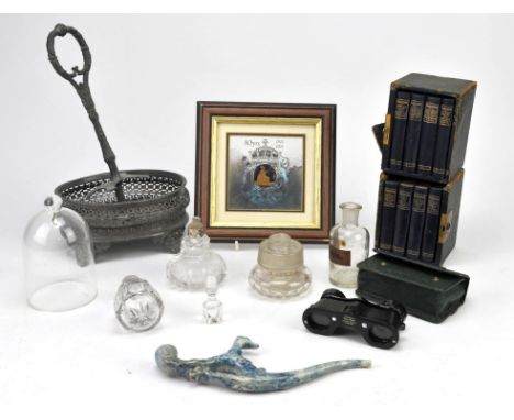 Various bric-a-brac to include ceramic tobacco pipe, the illustrated Pocket Shakespeare and other items