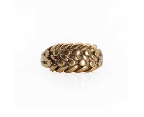 An antique 18ct gold keeper's ring, hallmarked for Chester 1898, the central plaque composed of three plaited strands intertw