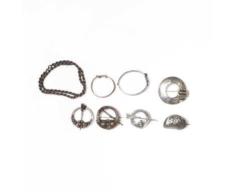 A small collection of silver jewellery,to include a silver rope link chain, 4.88mm wide, 458mm long, a silver circular buckle