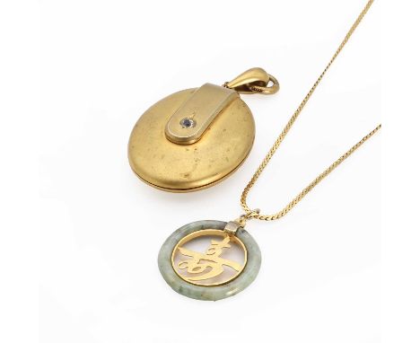 A Chinese gilt metal hardstone pendant and a 9ct gold serpentine link chain,a circular green hardstone pendant with a central