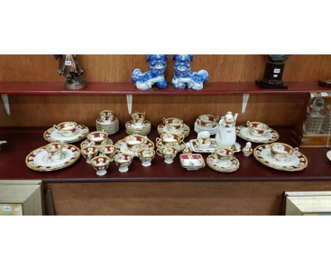 LARGE QUANTITY OF ROYAL ALBERT LADY HAMILTON