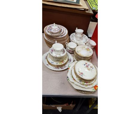 QUANTITY OF ROYAL WORCESTER PLATES AND ROYAL ALBERT LAVENDER ROSE TEASET