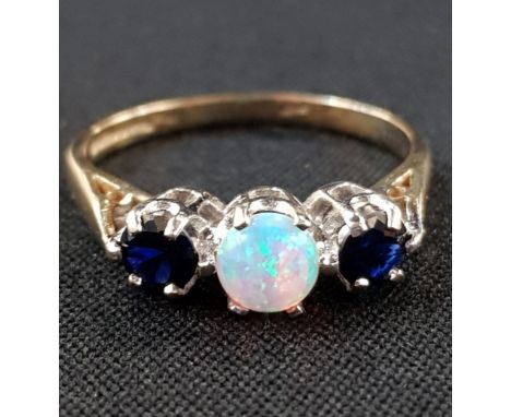 9CT GOLD SAPPHIRE AND OPAL 3 STONE RING