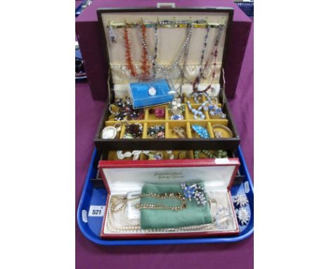 A Mixed Lot of Assorted Costume Jewellery, including bead necklaces, vintage twig coral necklace, brooches, imitation pearls,