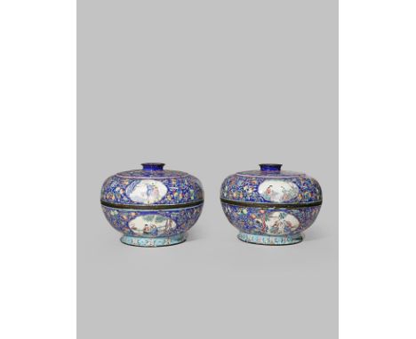 A PAIR OF CHINESE FAMILLE ROSE ENAMEL BOXES AND COVERS LATE QING DYNASTY Each with a compressed circular body raised on a fla