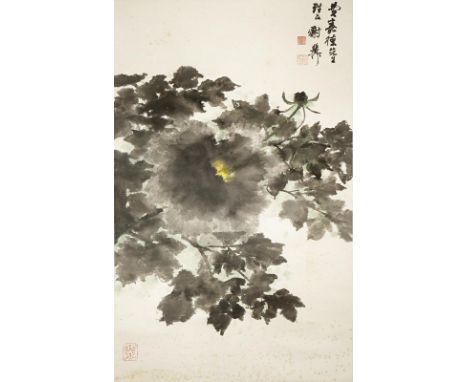 A CHINESE SCROLL PAINTING ON PAPER BY XIE ZHI LIU 20TH CENTURY Depicting a large chrysanthemum spray, inscribed Fei Jia De xi