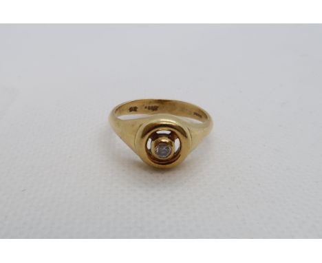 An 18ct (hallmarked) yellow gold single stone diamond ring size O - approx weight 5 grams 