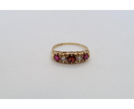 An 18ct yellow gold (hallmarked) five stone bridge ring with ruby, diamond and red garnet - ring size T - weight approx 4.4 g