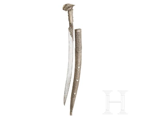 Filigranverzierter und silbereingelegter Yatagan, osmanisch, datiert 1801 Beidseitig schmal gekehlte Klinge mit terzseitig in