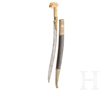Silbermontierter Yatagan, osmanisch, datiert 1827 Leicht gekrümmte Stahlklinge mit beidseitig schmaler Kehlung, geschnittenem