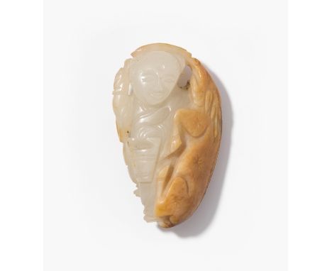   Jadeschnitzerei China, um 1900. Celadongrüne Jade mit ockerfarbener Zone. Männliche Figur mit Huftier. L 5 cm.  Schweizer P