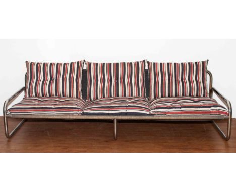   Bauhaus-Stil Sofa. Stahlrohr, Stoff, drei Sitz- und drei Rückenkissen. Nicht bezeichnet. 80x200x55 cm. - Starke Erhaltungsm