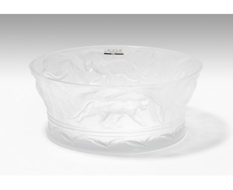   Lalique France Schale "Jungle". Entwurf: 1999. Farbloses Kristallglas, satiniert, moulé-pressé, umlaufender Dekor mit vier 