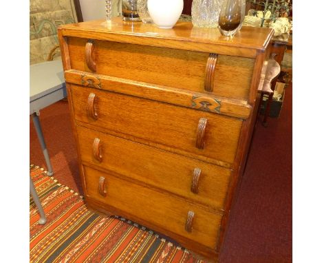 An Art Deco oak chest of four drawers raised on bracket feet, H:100cm W:76cm D:43cm