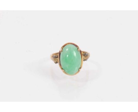 18ct gold green hard stone/jade cabochon ring, size NShank stamped 18K and weighs 4.2 grams