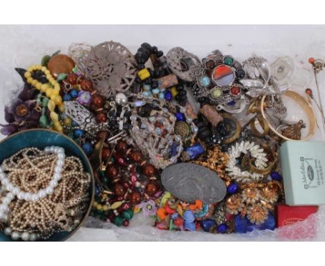 Group of vintage costume jewellery including Miracle brooches, micromosaic and paste set brooches, malachite and other bead n