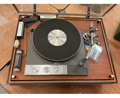 Garrard 401 record player in original Perspex topped SME case.Unfortunately we are unable to test this item to see if it work
