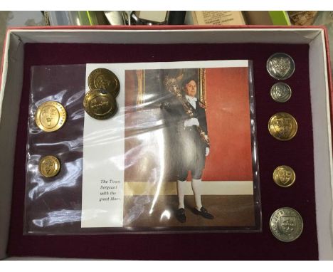 Collection vintage Colchester Town Sergeant uniform buttons, Vintage Colchester badges and related bottles and china