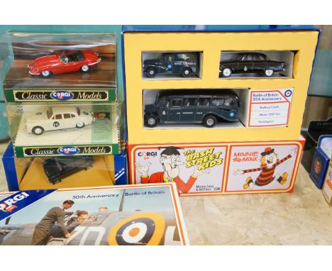 item 1 corgi 50th anniversary battle of Britain 3 vehicle collectors set corgi model no d35?/1 1 raf flight crew Bedford coac