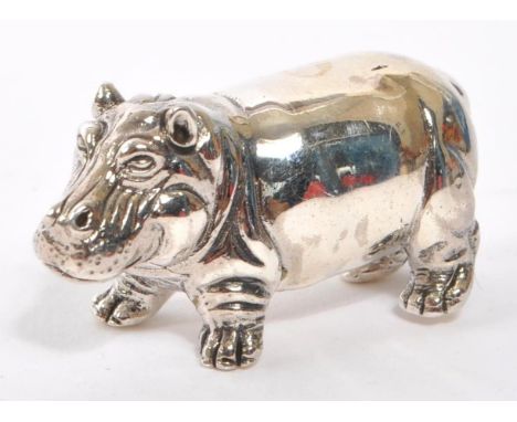 A small 20th Century vintage well cast silver figure in the form of a hippopotamus. Measuring approximately 3.5cm x 2cm.&nbsp