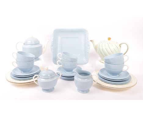 Wedgwood - A vintage 20th Century china porcelain Wedgwood Clyde blue pattern tea service in the Queensware Edme style. To in