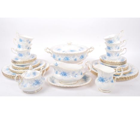 Royal Albert - Windsor Rose - A 20th century Royal Albert Windsor Rose pattern tea / dinner service comprising of teacups, sa