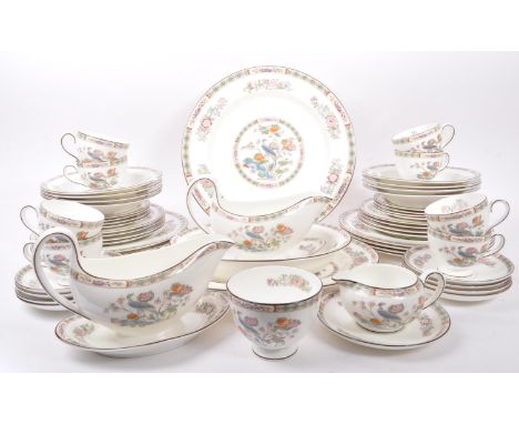 Wedgwood Kutani Crane - A 20th Century bone china porcelain Wedgwood dinner / tea service in the Kutani Crane pattern R4464 i