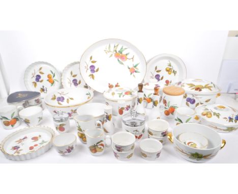 Royal Worcester - Evesham - A large collection of Royal Worcester Evesham fine porcelain tableware. The collection to include