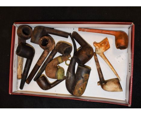 Pipes - a cast novelty head clay pipe, Ally Sloper; others wooden, etc