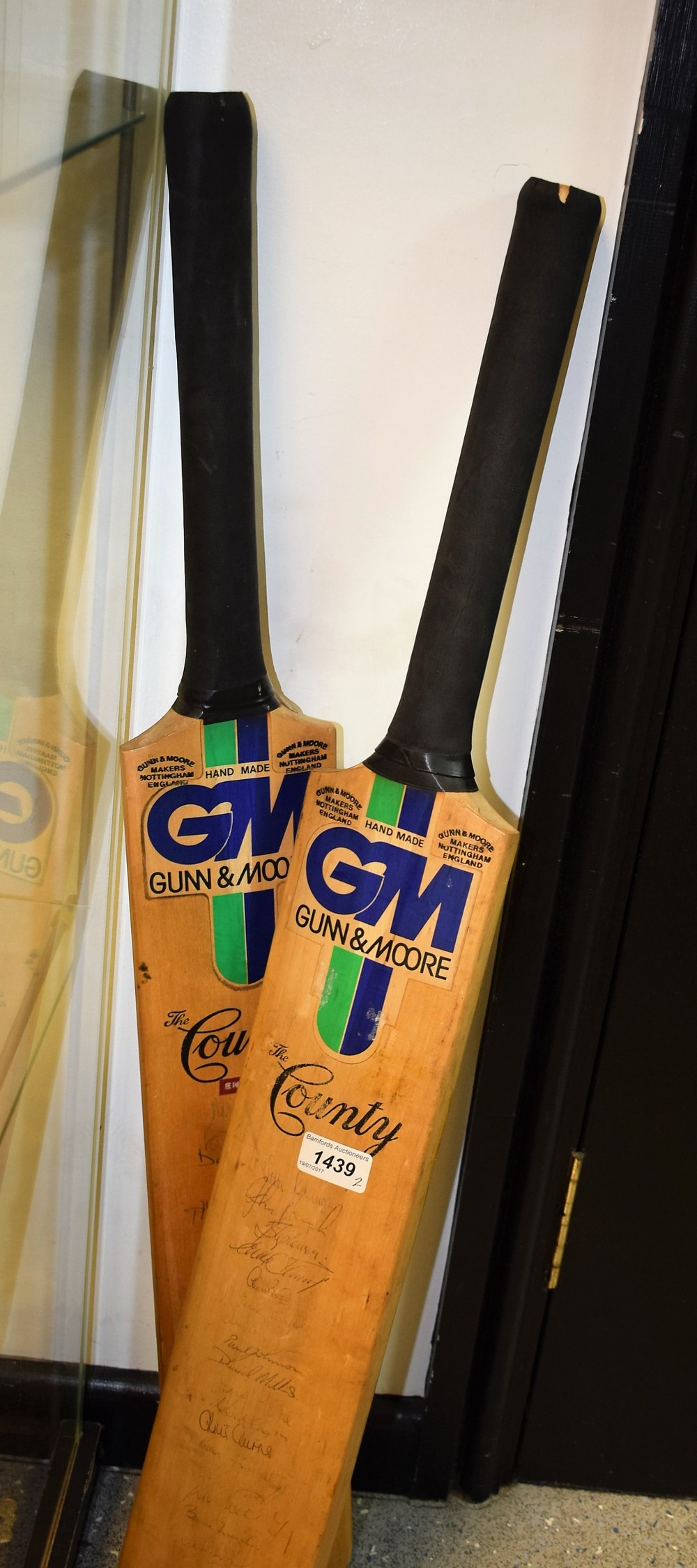 Sporting Interest a Gunn & Moore autographed county cricket bat