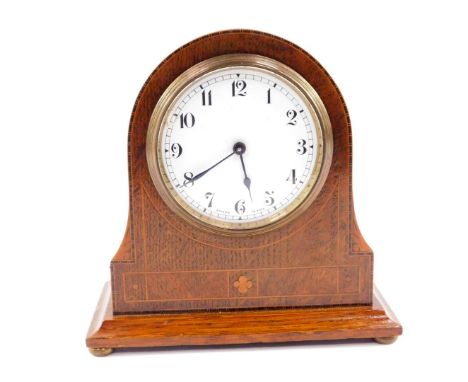 An Edwardian oak and inlaid mantel clock, enamel dial bearing Arabic numerals, Swiss movement by Buren, no. 102418, with inte