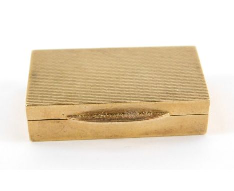 A 9ct gold snuff or powder box, of rectangular section with engine turned decoration, London 1960, 22.2g.