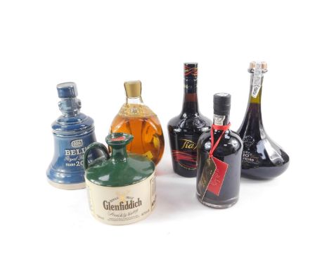 A bottle of Sao Pedro 10 Year Old Port, Dimple Scotch Whisky, Glenfiddich Scotch Whisky, 750m, Bells Royal Reserve 20 Year Ol