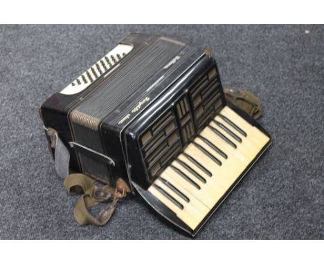 An Royal Stradara accordion 