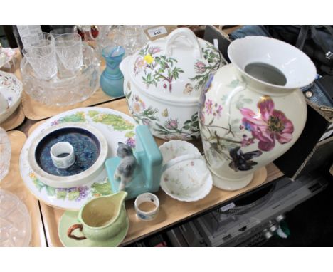 A tray of Port Merion lidded soup tureen, Royal Worcester serving plate, Carlton ware jug on stand, Carlton ashtray etc 