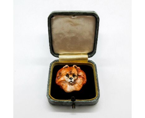 Small pottery pin molded as a Pomeranian head; needle pin fasten. Golden-brown and white coloration.Royal Doulton impressed s