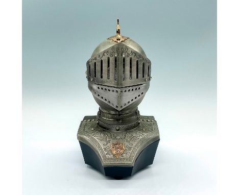 Depicts a bust of a knight with a brass comb adorn with engraved foliage scroll, and crest of a lion on the front of the gorg