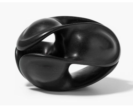 Holz-Netsuke von Konrad Hostettler (Bern 1959–2007)Schweiz, 1999. Ebenholz. Signiert K. Durchbrochen gearbeitete Komposition 